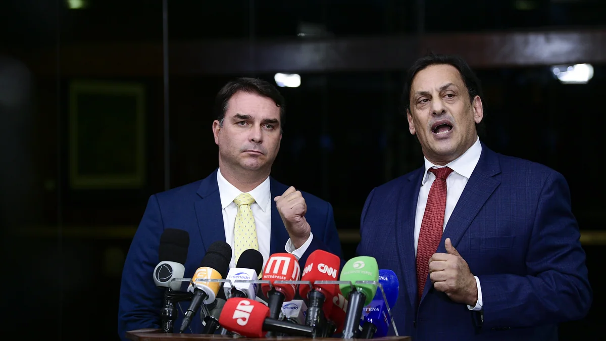 Bolsonaro Florida eksiil: Flávio Bolsonaro ja põgenemise arhitektuur